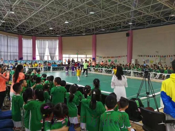 足球名宿走进江苏 助力未来之星成长 足球名宿走进江苏 助力未来之星成长